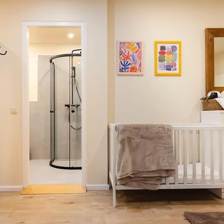 Alexa Spacious Design Up To 10 Persons - Parking - Superfast Wifi ברלין