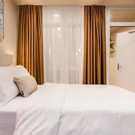 Alexa Spacious Design Up To 10 Persons - Parking - Superfast Wifi