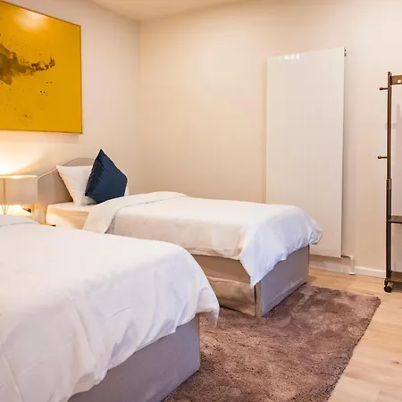 Alexa Spacious Design Up To 10 Persons - Parking - Superfast Wifi דירה ברלין