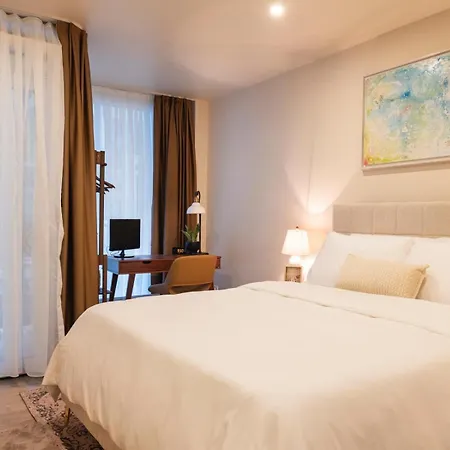 Alexa Spacious Design Up To 10 Persons - Parking - Superfast Wifi *