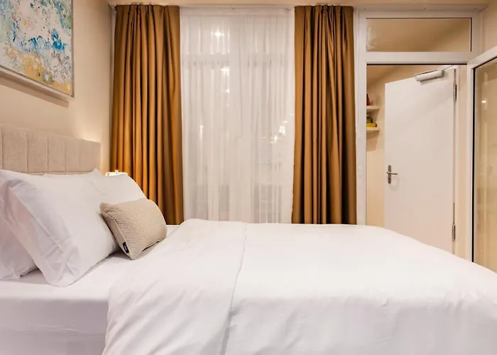 Alexa Spacious Design Up To 10 Persons - Parking - Superfast Wifi