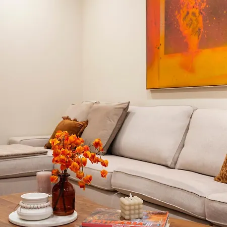 Alexa Spacious Design Up To 10 Persons - Parking - Superfast Wifi Apartment *