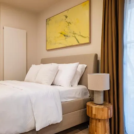 Alexa Spacious Design Up To 10 Persons - Parking - Superfast Wifi Apartment Berlin