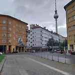 Alexa Spacious Design Up To 10 Persons - Parking - Superfast Wifi Daire Berlin