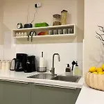 Alexa Spacious Design Up To 10 Persons - Parking - Superfast Wifi *