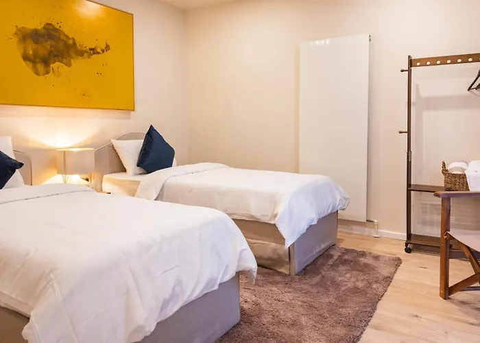 Alexa Spacious Design Up To 10 Persons - Parking - Superfast Wifi Lägenhet Berlin